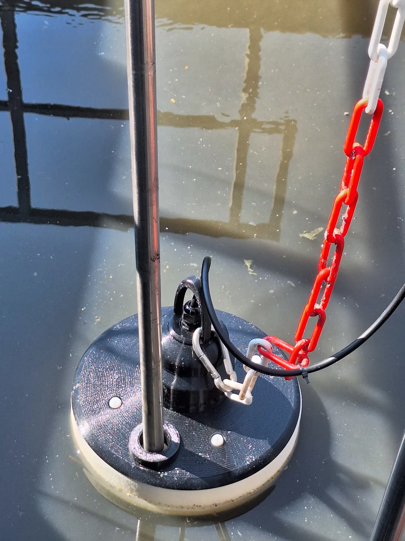 Draufsicht auf die eVide® Sensoreinheit im Wasser